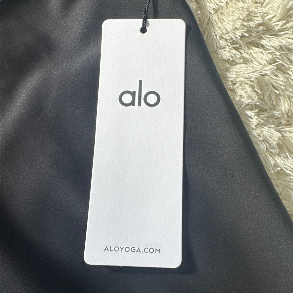 ALO Yoga Jet Black High-Rise air lift Leggings size M-NWT - Picture 3 of 5